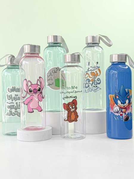 مطرة مع عبارات ورسومات