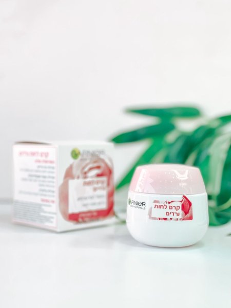 كريم بماء الورد garnier
