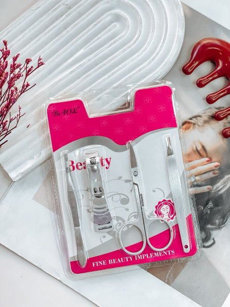 طقم عناية بالأظافر