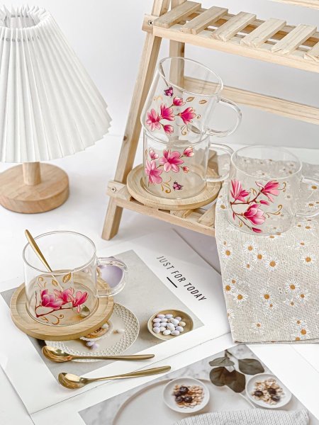 مج شفاف مع كوستر