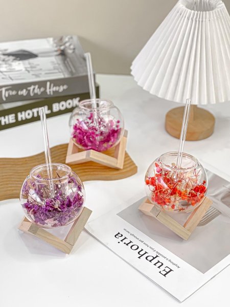 مج شفاف مع قاعدة