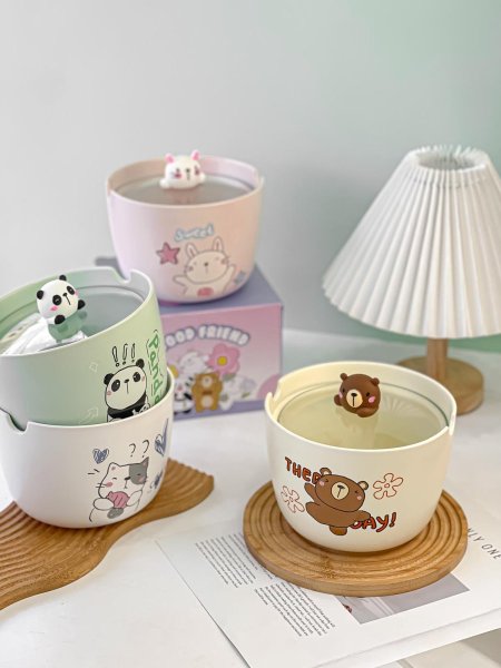 طنجرة اندومي مع غطا